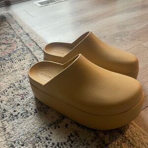 Crocs Women's tan Dylan Platform Clogs